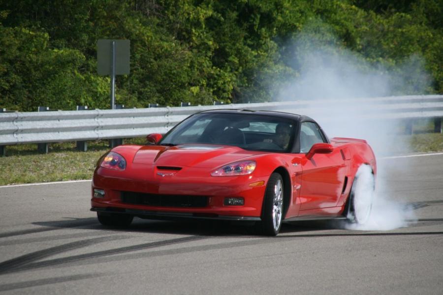  Chevrolet Covette ZR1 Tire Burn 2009 года  (фото 5 из 27)